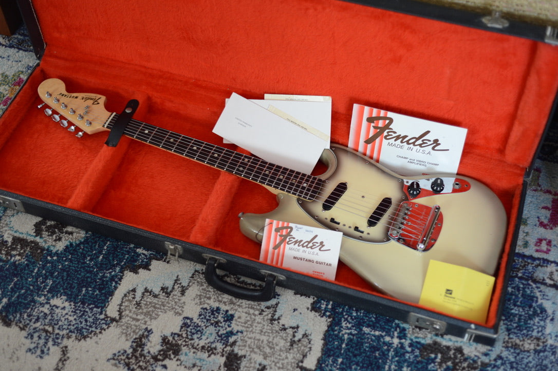 Fender 1977〜78 Mustang Antigua アンティグア 1978 Fender Mustang Antigua – Rainy Day Vintage Guitars