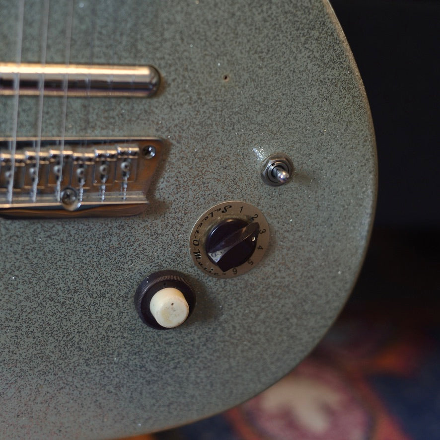 Danelectro 56 U-3 Reissue Silver Metalflake