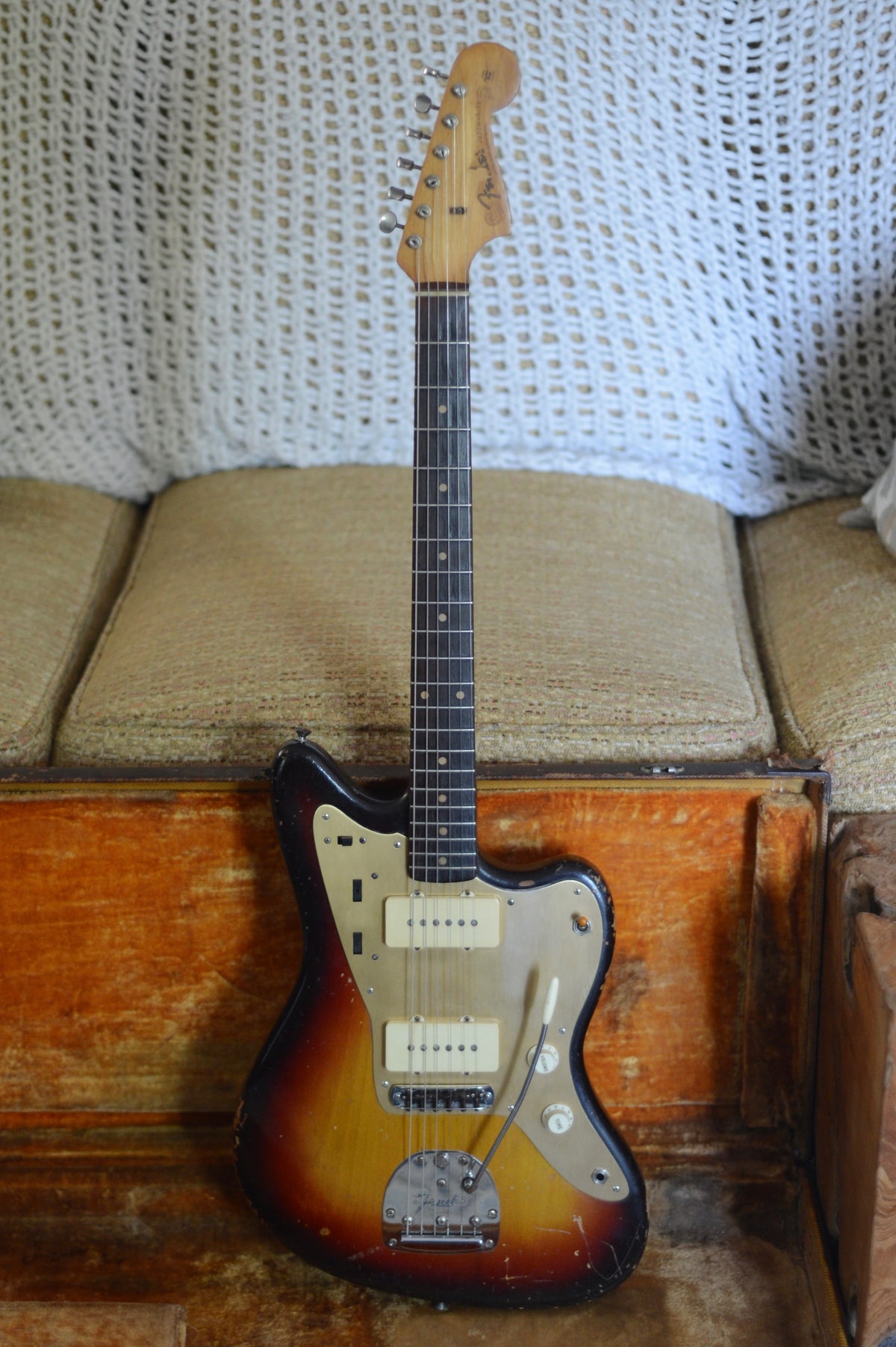 1959 Fender Jazzmaster Gold Guard Sunburst - photo 2
