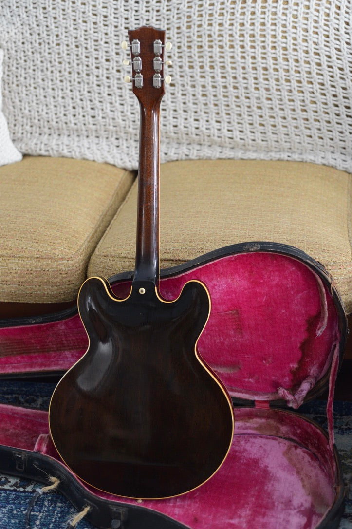 Back of 1960 Gibson ES-330 Guitar in case, shows plastic strap buttons and single line kluson tuners.