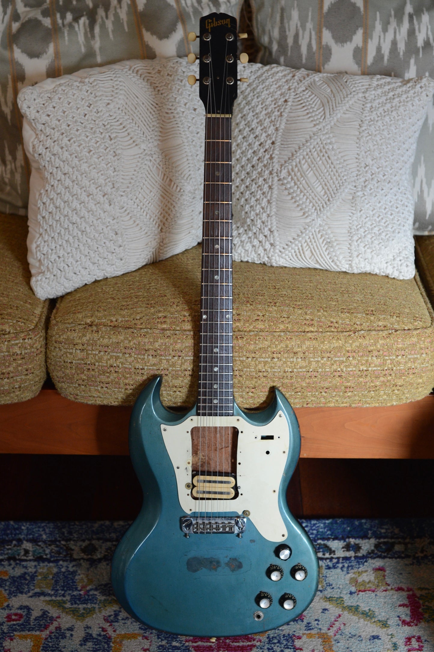 Full view of 1967 Gibson Melody Maker D